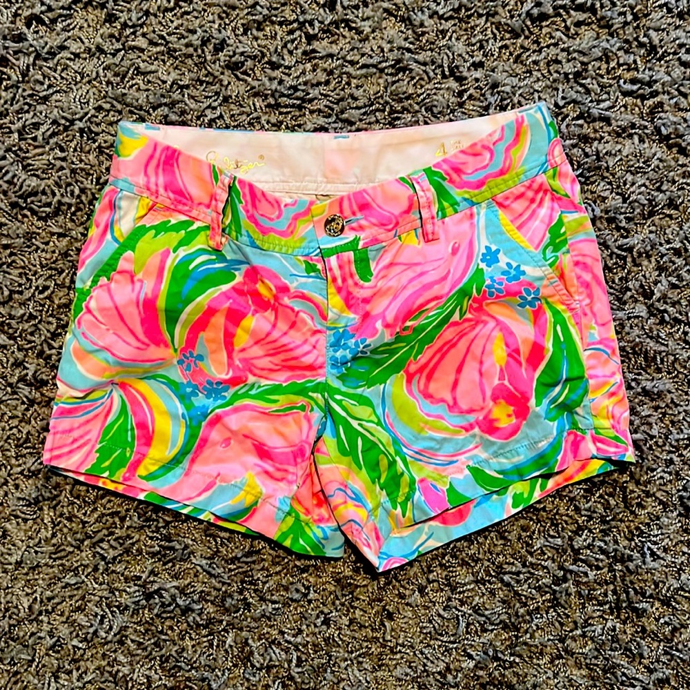 Excellent condition Lilly Pulitzer Callahan Shorts.  Size 4.